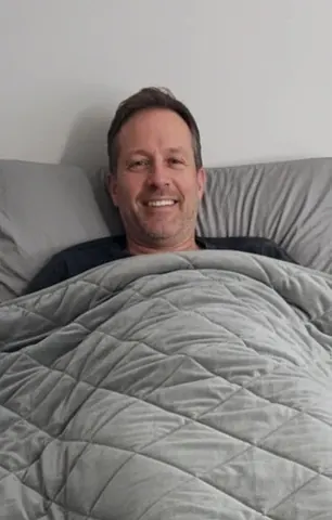 Velin owner relaxing in bed